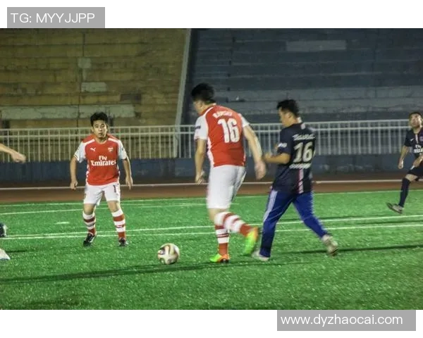 秋季时尚与足球激情交融4号秋衣的明星运动员魅力揭秘 秋季时尚与足球激情交融4号秋衣的明星运动员魅力揭秘