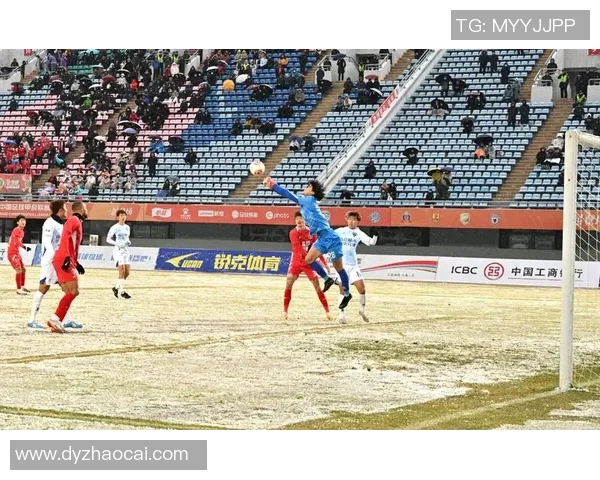 赛后分析:深圳足球队与武汉足球队在比赛中的速度对比与战术探讨 赛后分析:深圳足球队与武汉足球队在比赛中的速度对比与战术探讨